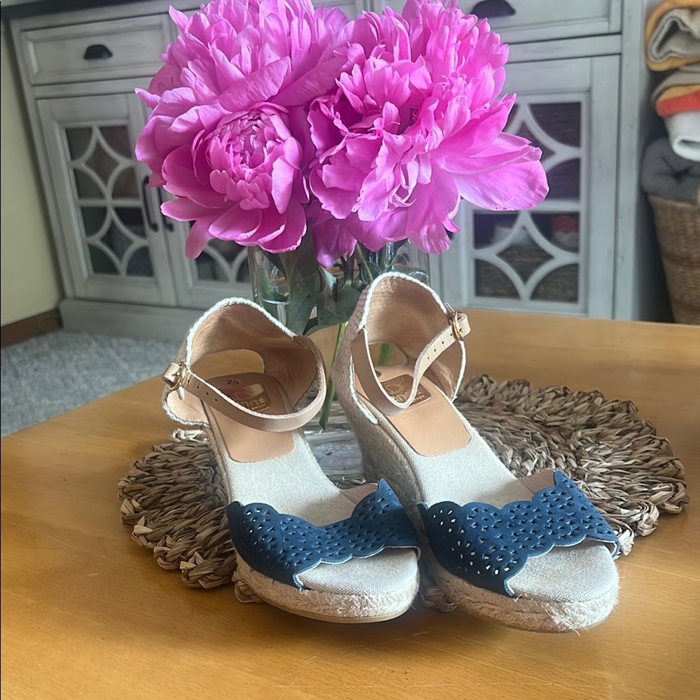 Kanna Blue and Cream Wedges with Textured Design